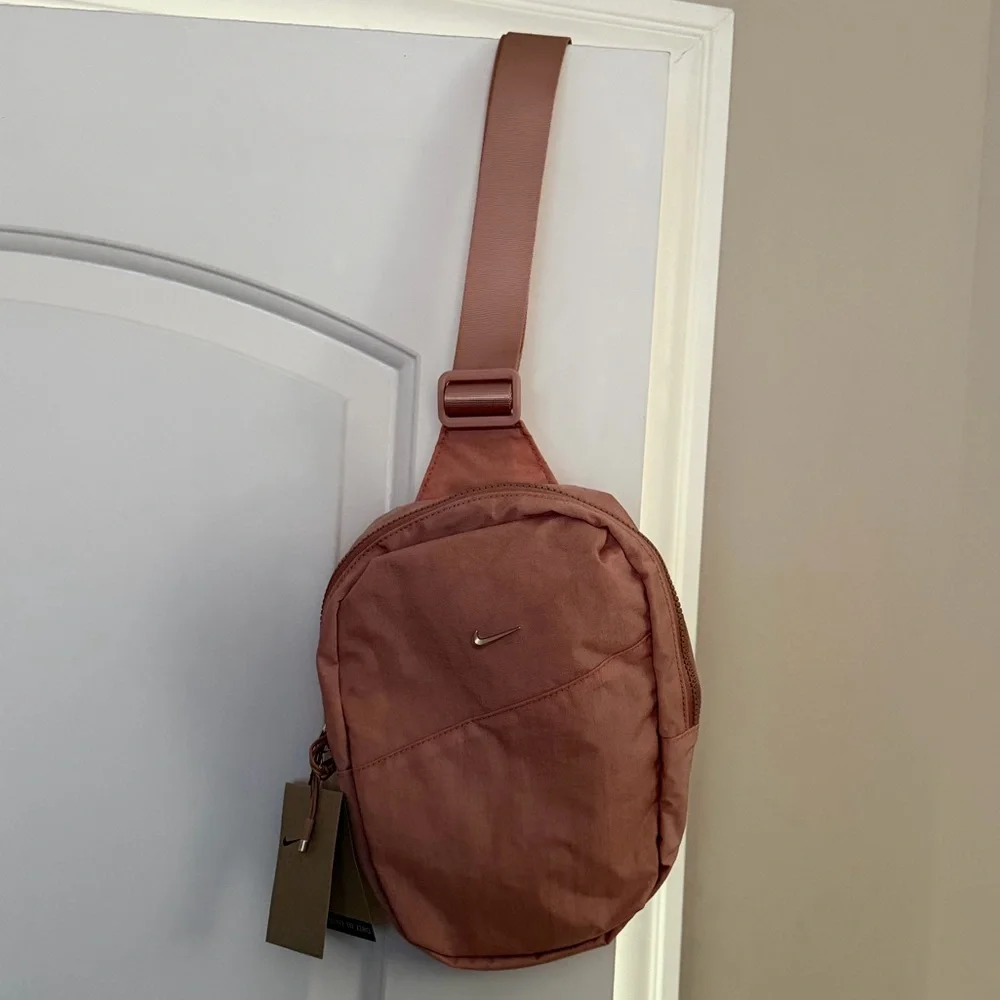 Brand new”NIKE”shoulder bag.Size-W 9”x12”inch.Color-peach.🧡 - Picture 4 of 8